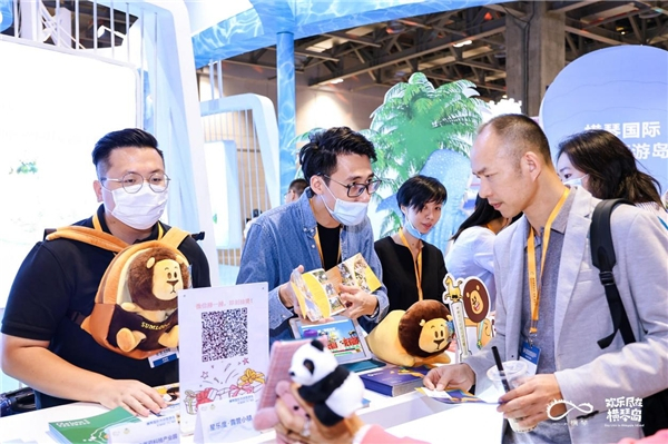 星乐度的玩偶狮子阿度，吸引了众多咨询者的目光