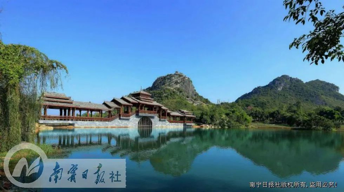 ▲花花大世界壮乡风雨桥。