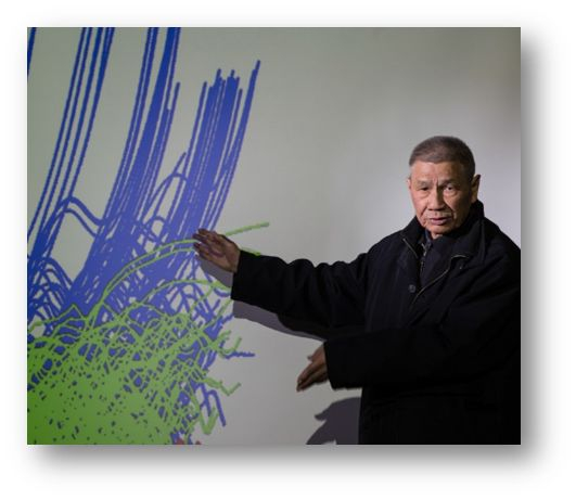  图为曾庆存院士正在作报告