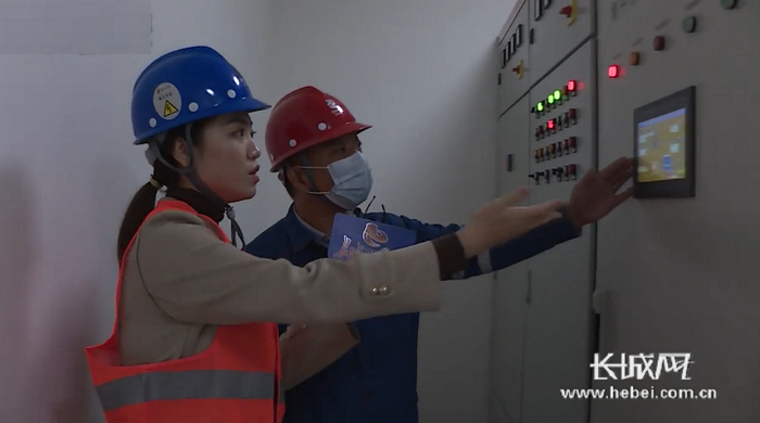 　　记者实地探访国家电投东方能源热力公司供热管理二部二号站。长城网记者 张晨光 摄
