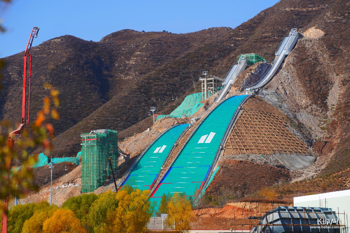 位于涞源七山滑雪场的国家跳台滑雪训练科研基地对推动当地体旅融合发展有重大意义。长城网记者 韩颜 摄