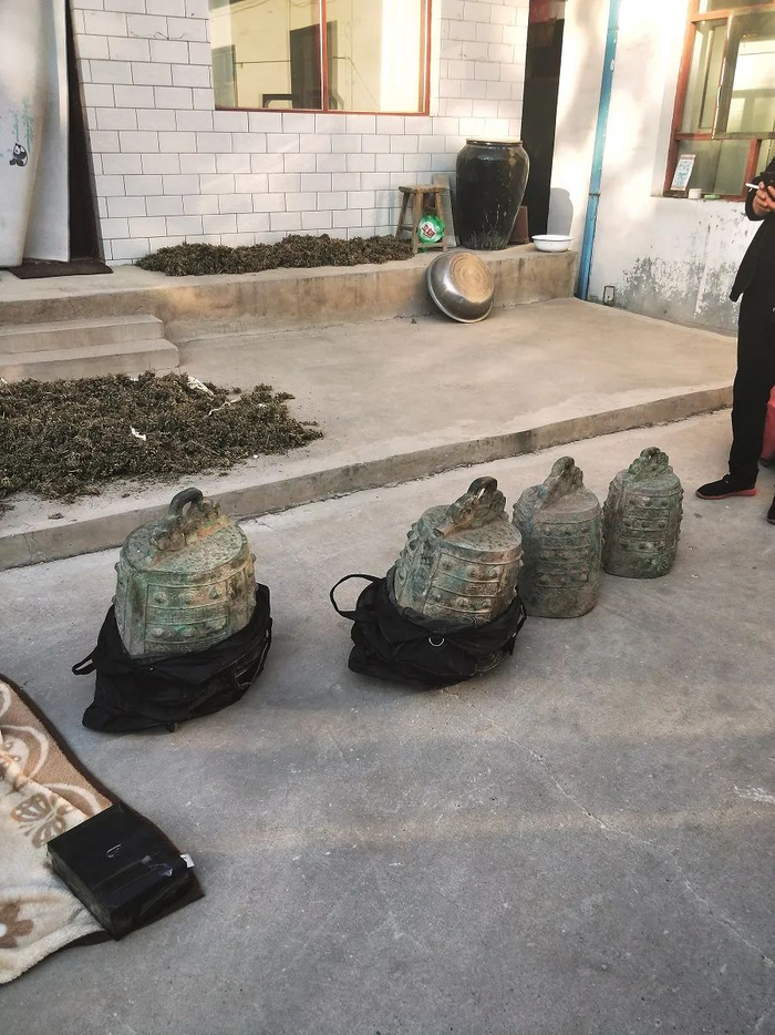 山西临汾警方打击文物犯罪追缴的被盗文物。供图/山西临汾警方