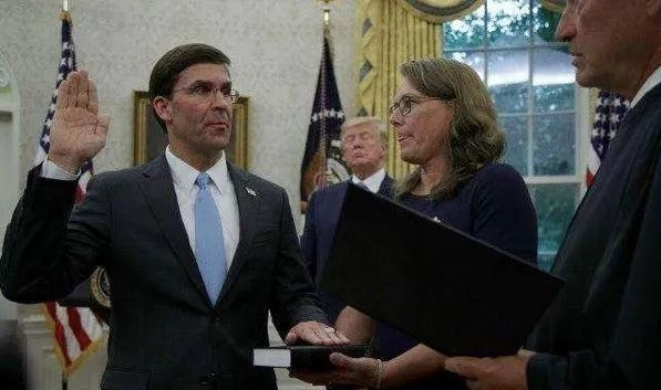 　·2019年7月，埃斯珀宣誓成为美国国防部长。