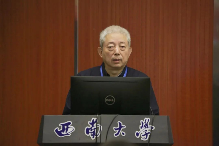 ▲“中心”中国电影学派研究部部长贾磊磊教授发言