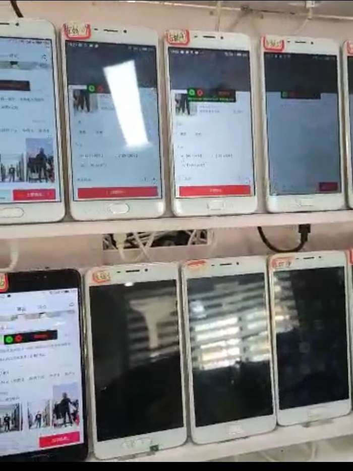 这些销售“群控”系统的“科技公司”均宣称系统智能化，一人操控成百上千甚至上万台手机，自定义在直播间互动。