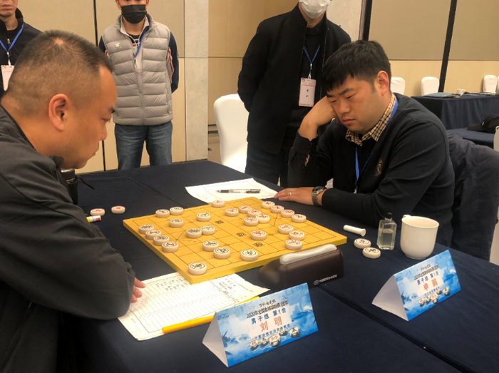 我省男队申鹏（右）正在进行比赛。图片来自河北省体育局