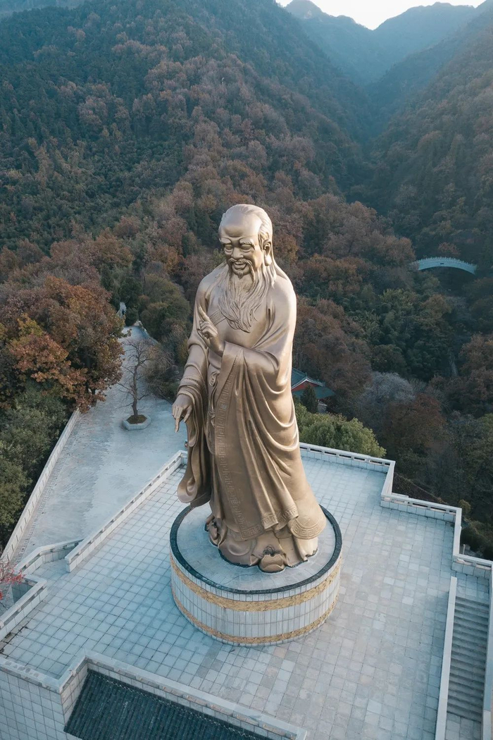 ▲ 楼观台老子像。 摄影/一佳one