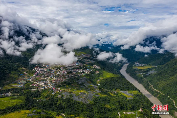 图为中国最后一个通公路的县——“莲花秘境”墨脱。 何蓬磊   摄