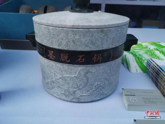 图为墨脱石锅。张伟  摄 