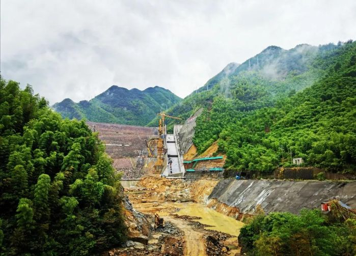 　　▲ 长龙山电站下水库溢洪道  摄影：秦明硕