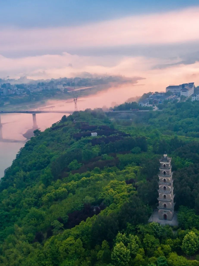 ▲ 汉江安康段。摄影/邵向东