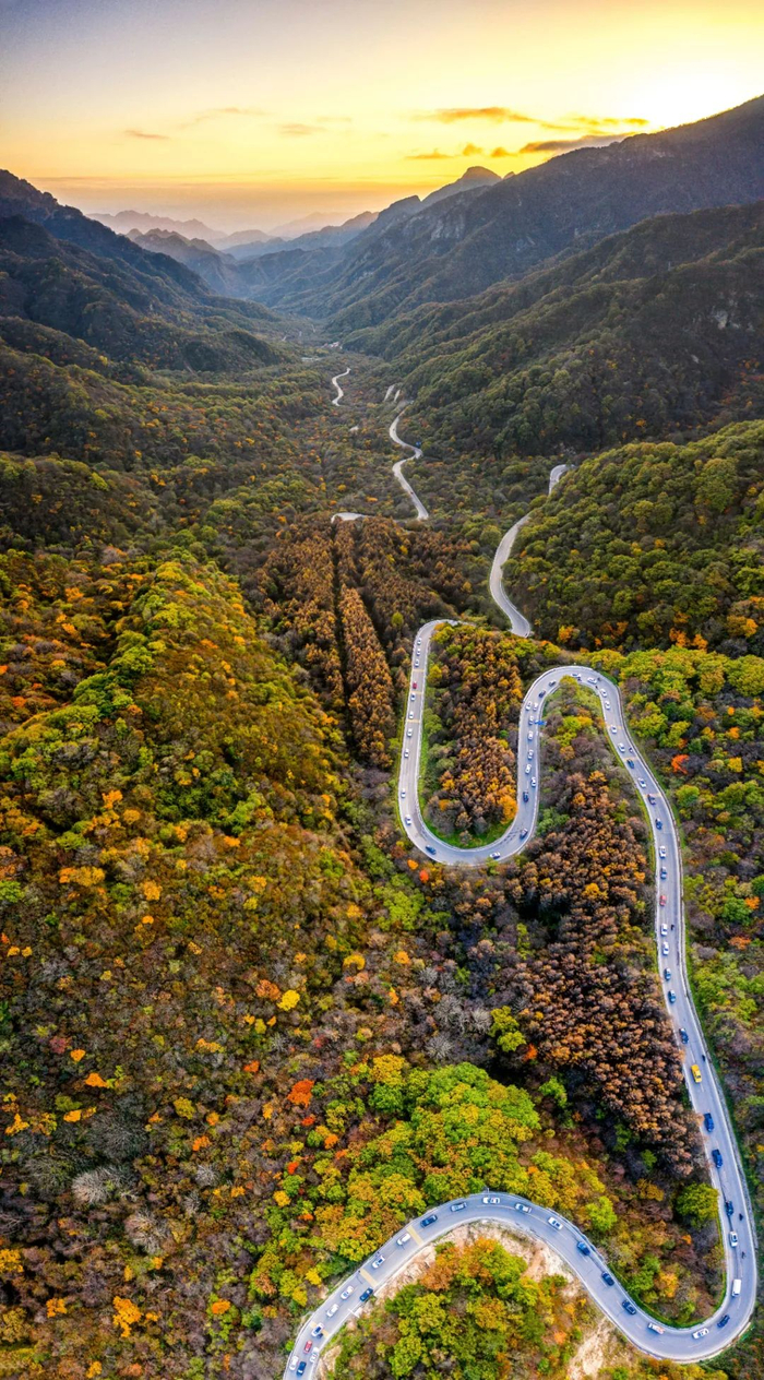 ▲ 西安秦岭分水岭，位于长安区沣峪口。 摄影/李文博