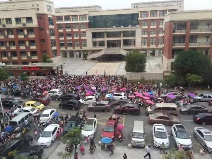 △贵安新天地配套实景 左右滑动查看更多