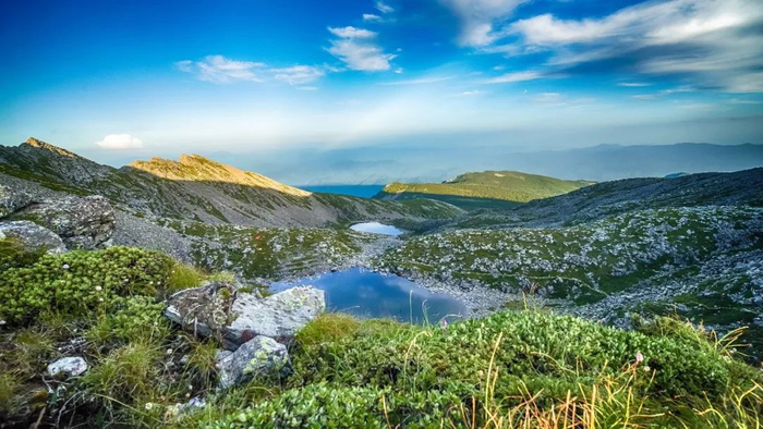 ▲ 从上至下：云雾太白山、太白山拔仙台、大爷海、二爷海与三爷海。 图1摄影/李文博、图2、3摄影/张应斌，图4/视觉中国