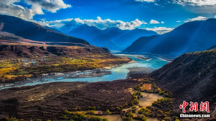 图为雅鲁藏布大峡谷。何蓬磊  摄