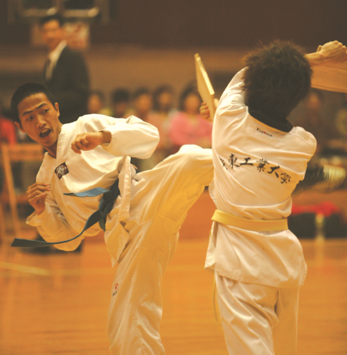 图| 校园内颇受欢迎的跆拳道