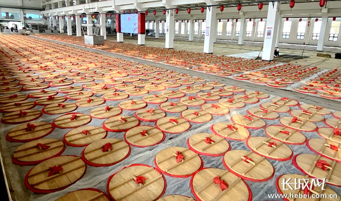 地缸酿造能够有效隔绝泥土，避免有害微生物和杂味产生，使酒体更加纯净。长城网记者 信贺宁 摄