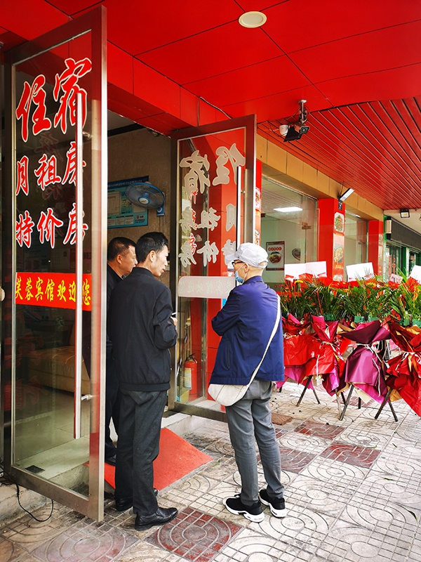 郭沛东到宾馆了解父亲当时住宿情况。澎湃新闻记者 朱远祥 图&nbsp;