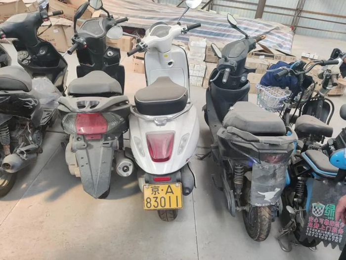 图中白色摩托车即为拍卖标的。图片来源：阿里拍卖