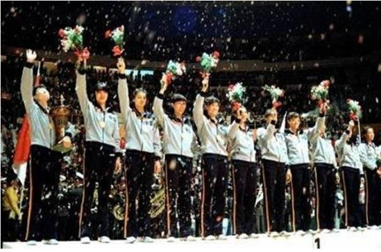 △1982年9月，第九届世界女排锦标赛，中国女排“过五关斩六将”，最后与秘鲁队的决战以3比0获胜。