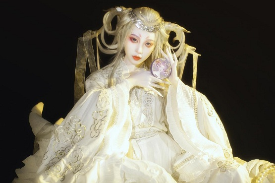 老八捌龙女盘龙女妆容