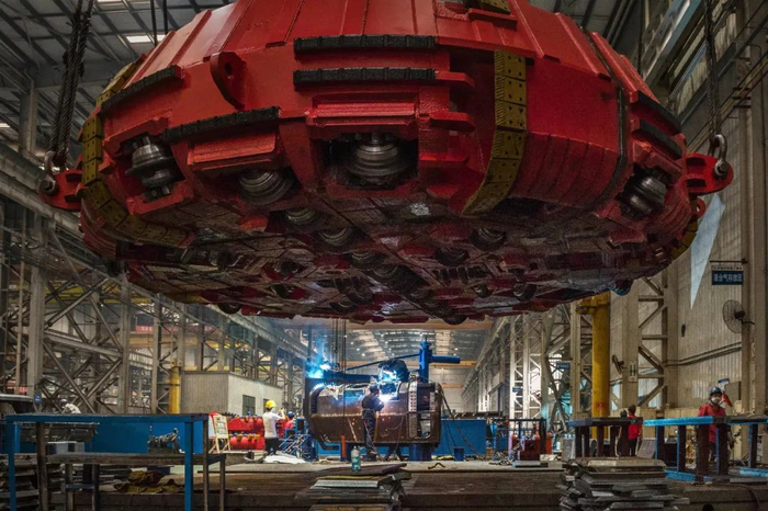 ▲ 铁建重工自主研制的国产首台常压换刀超大直径泥水平衡盾构机“沅安号”已于2019年