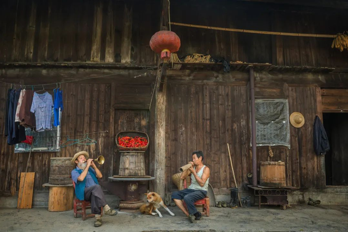 ▲ 石门壶瓶山镇文峰山与村内人家。 摄影/陈正军