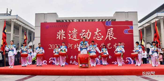 河北科技大学举办的“非遗动态展”现场。通讯员/供图