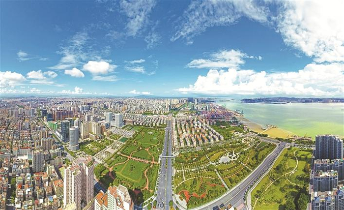 地处汕头市中心的时代广场一带，商贸繁荣，绿意盎然，环境宜人。