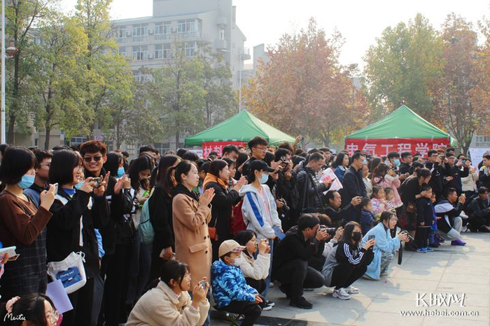 河北科技大学举办的“非遗动态展”现场。通讯员/供图