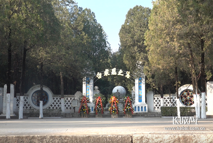 白求恩之墓。长城网记者 王岚 摄