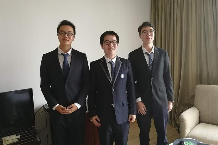 “知网研学奖”获奖团队（左起：刘哲恺，张嘉乐，赵文滔）