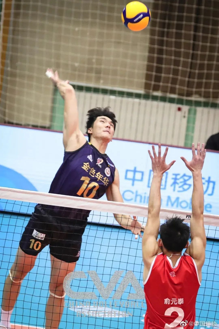 ▲国家男排队员、我校法学院毕业生武弸智