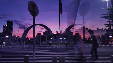 福田保税区外下班的人们