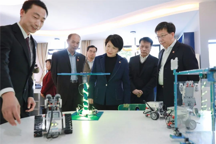 ▲ 在华东师范大学芜湖外国语学校