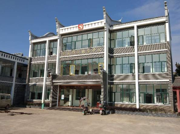 图为周柴村扶贫项目新建的便民服务中心
