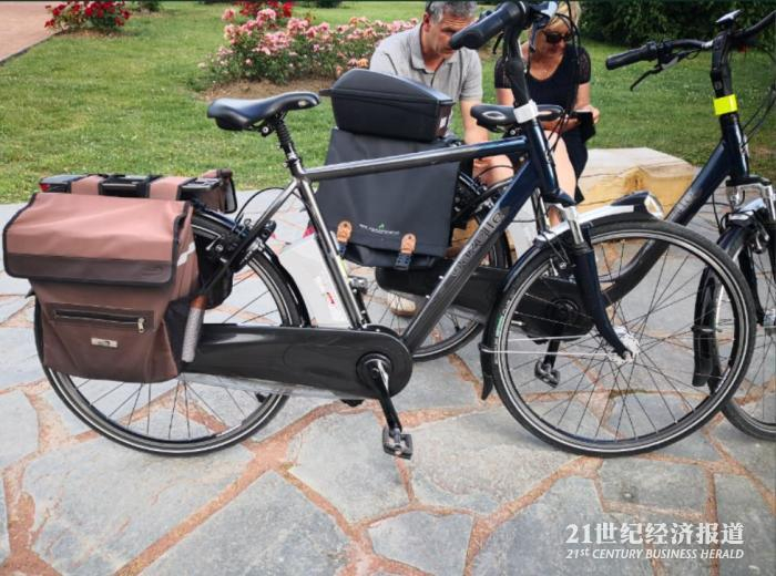 图6：欧洲街头的自行车