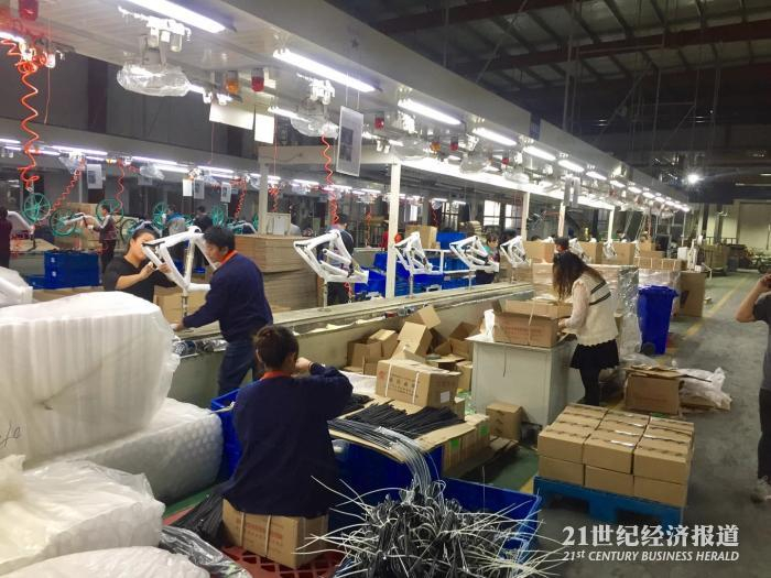 图1：凤凰自行车7条生产线全开（受访对象供图 下同）