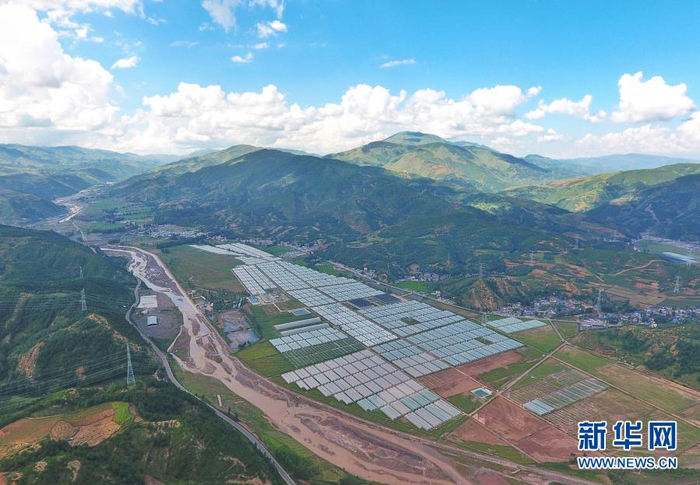 　　这是8月10日在四川省凉山彝族自治州昭觉县拍摄的涪昭现代农业产业园全景（无人机照片）。新华社记者 刘坤 摄