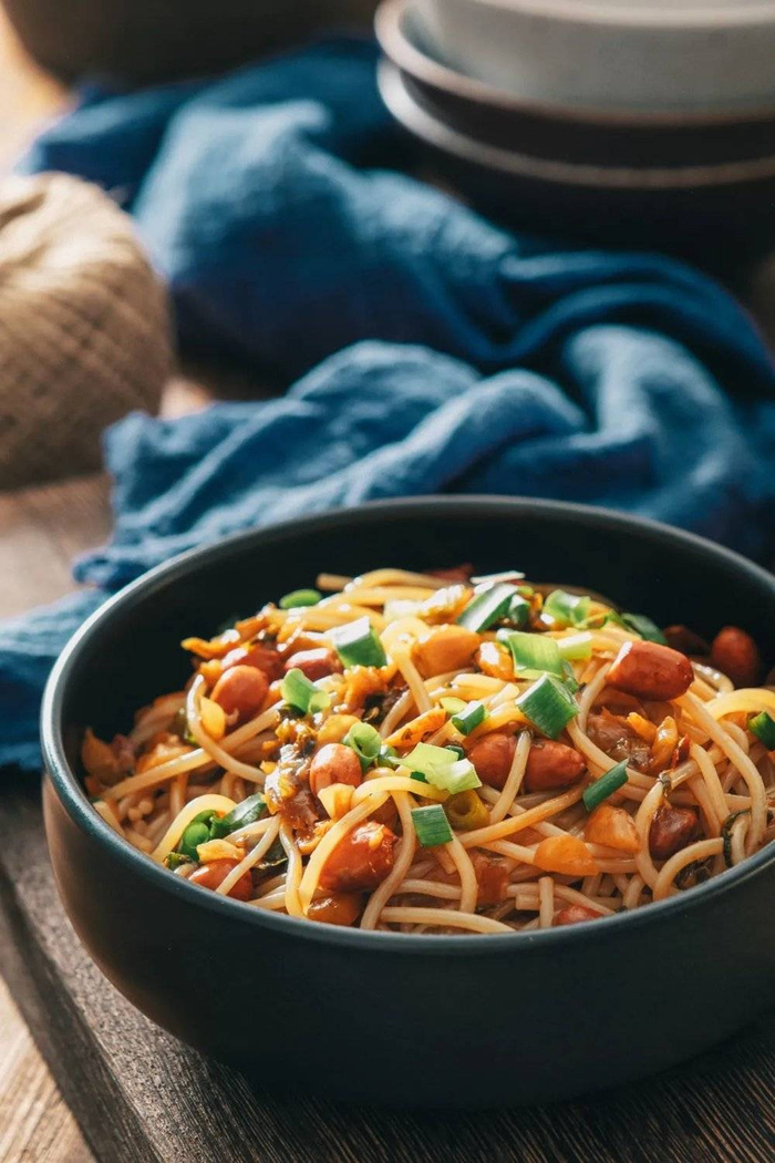 ▲ 一碗地道的南昌拌粉，色香味俱全。摄影/吴学文