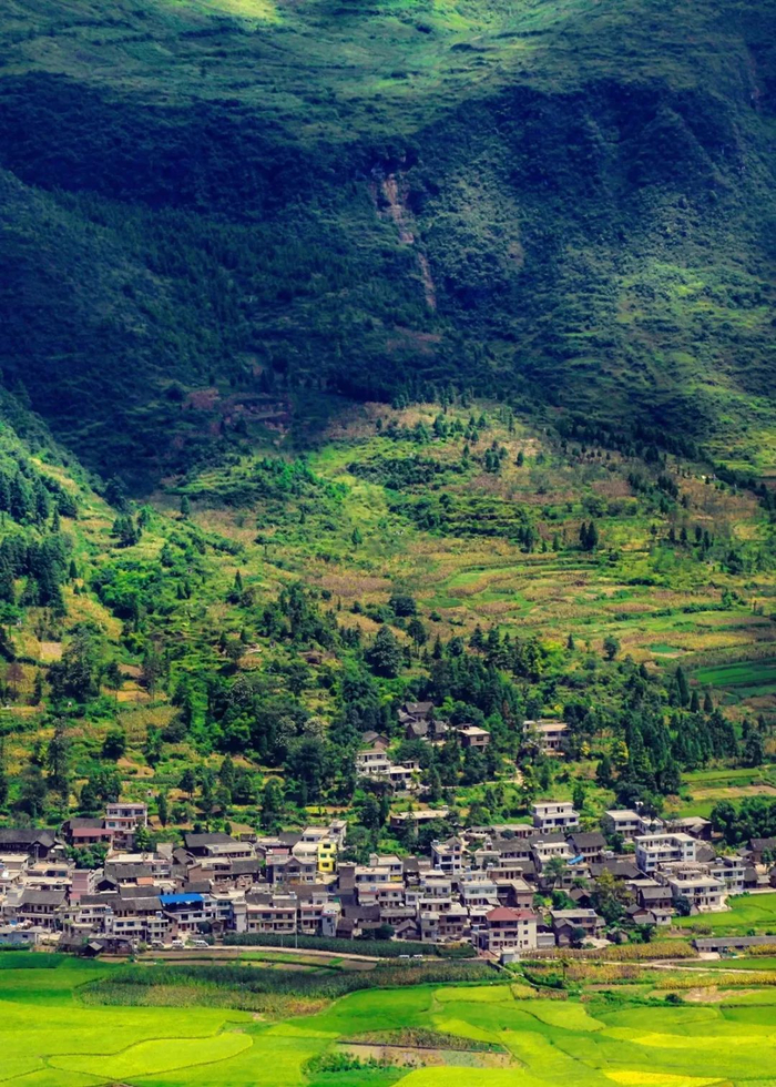 ▲ 贵州都匀螺蛳壳山。摄影/卢文