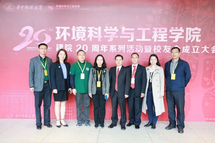 图为学院领导班子合影