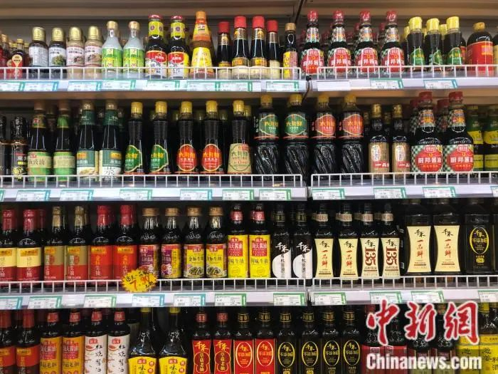 超市里售卖的单味调味品。中新网 左宇坤 摄