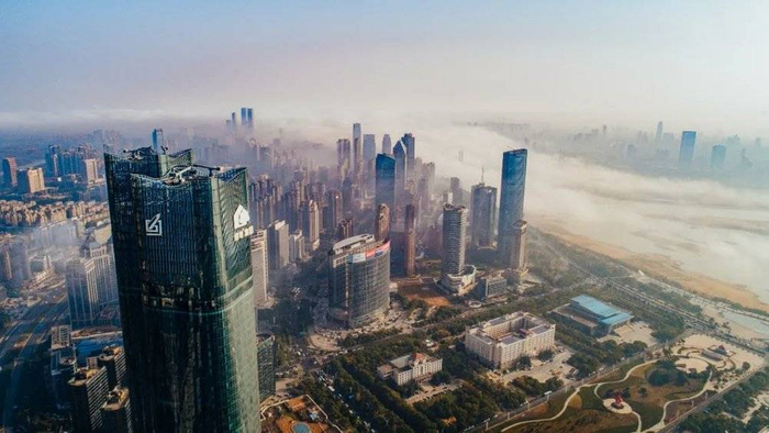 ▲ 赣江贯穿南昌。摄影/桂雄