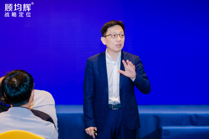 定位专家顾均辉