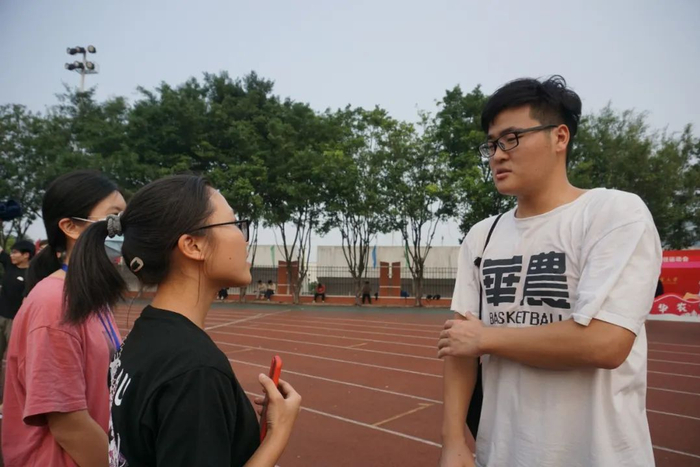 图| 铅球运动员 电子工程学院、人工智能学院 耿钰昕