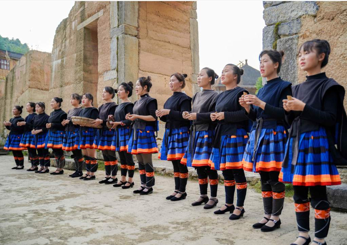 少数民族特色村寨迎宾仪式。齐竹荣摄