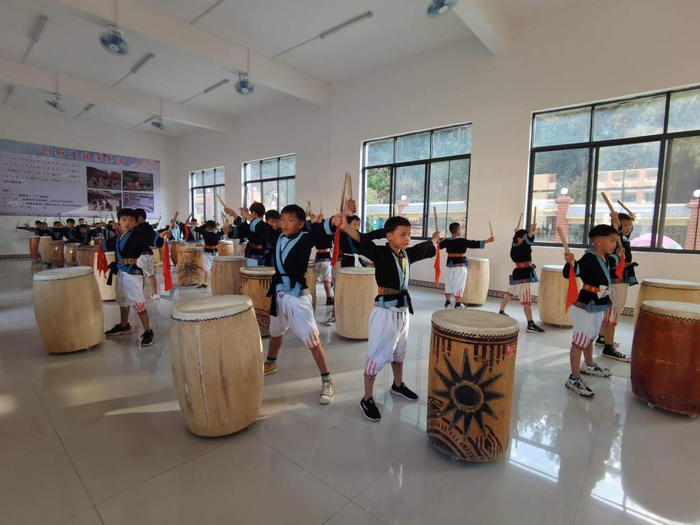 民族文化进校园。史兴佩摄