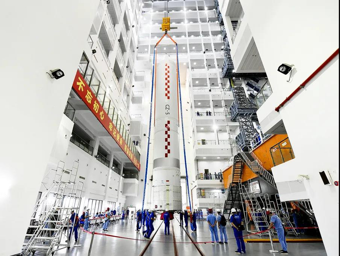 火箭吊装 史啸 摄