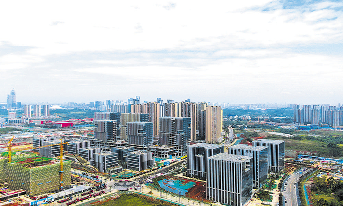 成都提出构建产城融合、职住平衡的产业功能区和高效协同、开放共享的产业生态圈。图为加速推进的天府海创园（资料图片）。成都日报摄影部供图
